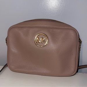 MICHAEL KORS CROSS BODY